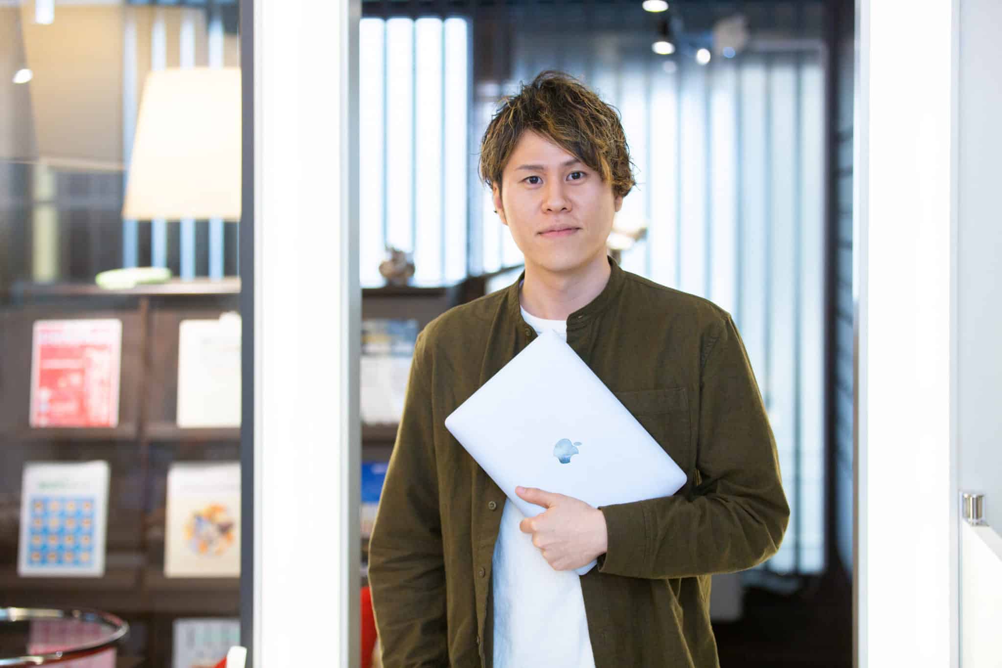 「生死をさまよう事故にあって以来、生き方に働き方を合わせるようになったんです」。強い意志と行動力を支える働き方論とは。ショーヘーさん – 突撃インタビューvol.3