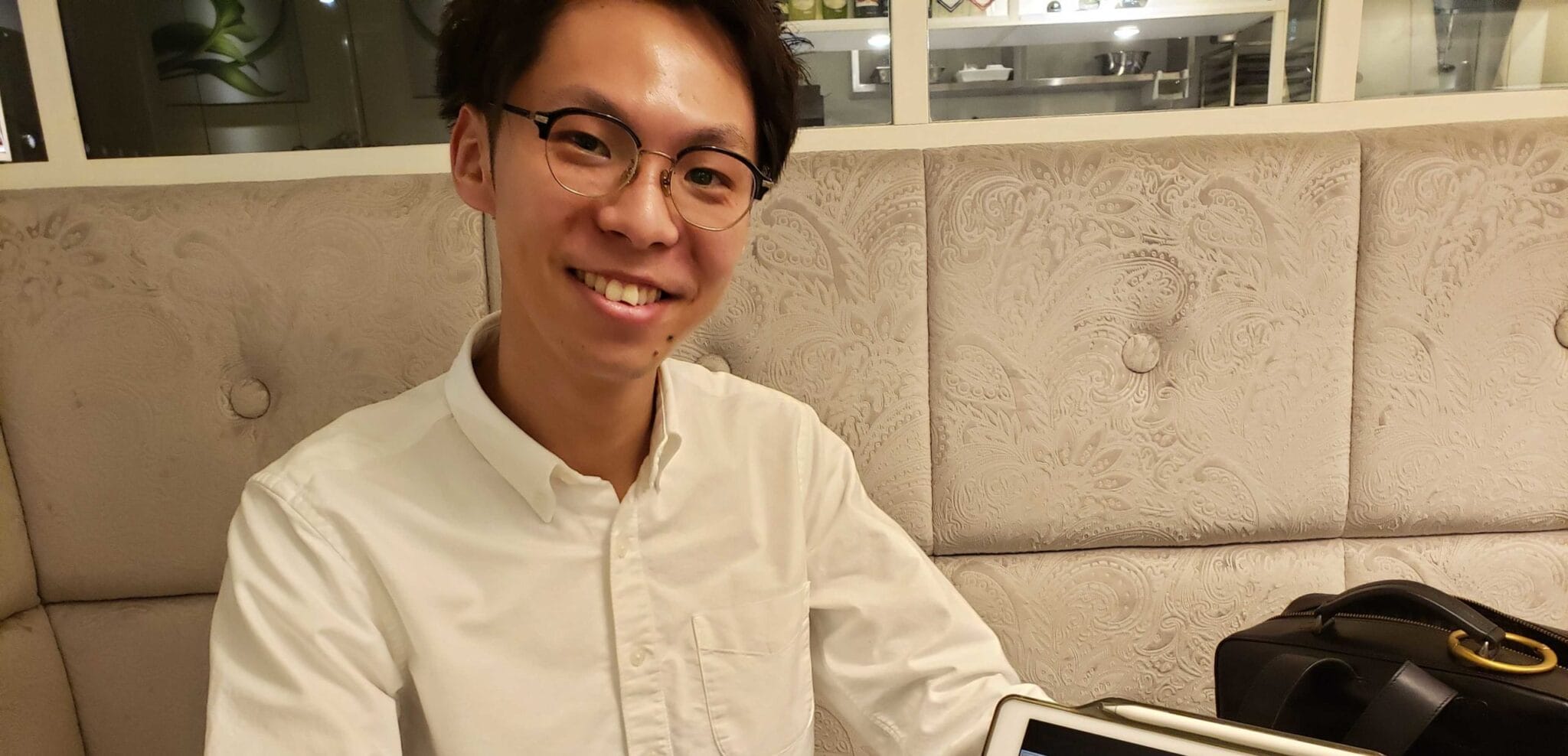 独立後“たった8ヶ月”で年収1,000万円を達成したフリーランスマーケターに「マーケティングで稼ぐ為の極意」を余すことなく聞いてきた。